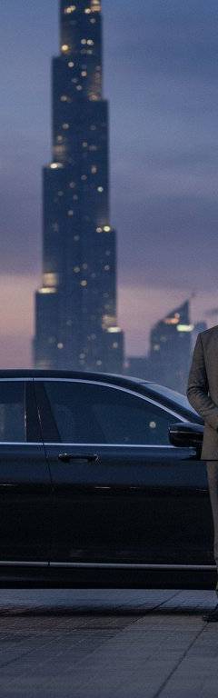 Discreet chauffeur service in Dubai with executive luxury sedan
